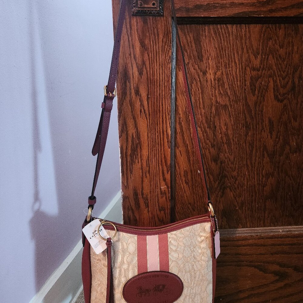 NWT Signature Coach Chaise Khaki Jacquard & Wine Leather Purse - Picture 3 of 14